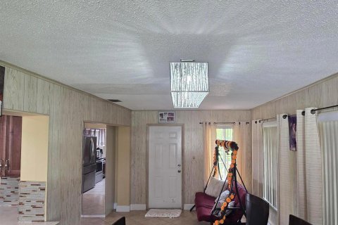 House in Tamarac, Florida 2 bedrooms, 124.67 sq.m. № 2389929 - photo 17