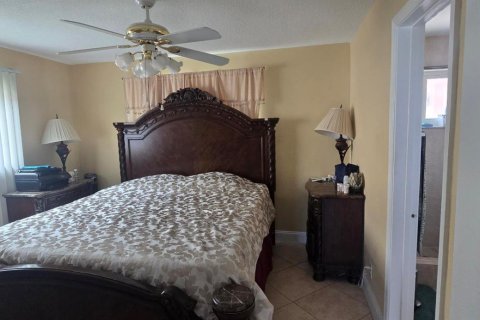 House in Tamarac, Florida 2 bedrooms, 124.67 sq.m. № 2389929 - photo 18