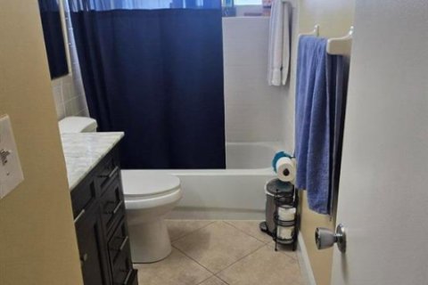 House in Tamarac, Florida 2 bedrooms, 124.67 sq.m. № 2389929 - photo 8