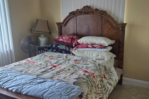 House in Tamarac, Florida 2 bedrooms, 124.67 sq.m. № 2389929 - photo 20