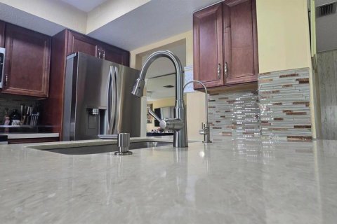 House in Tamarac, Florida 2 bedrooms, 124.67 sq.m. № 2389929 - photo 16