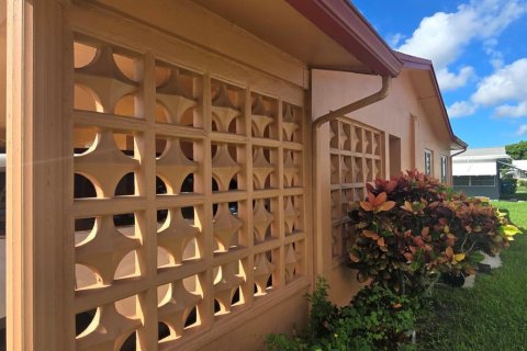 House in Tamarac, Florida 2 bedrooms, 124.67 sq.m. № 2389929 - photo 3