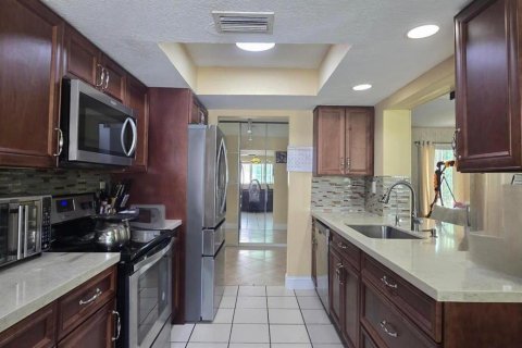 House in Tamarac, Florida 2 bedrooms, 124.67 sq.m. № 2389929 - photo 13