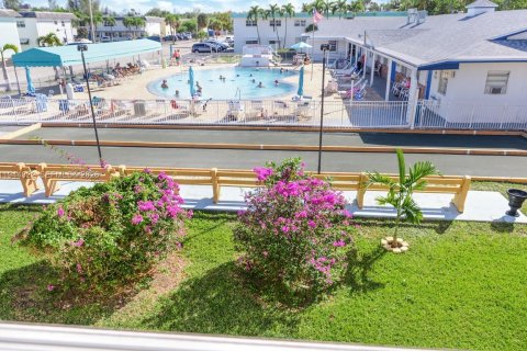 Condo in Hollywood, Florida, 2 bedrooms  № 2001402 - photo 12