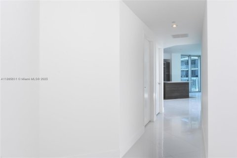 Condo in Miami, Florida, 2 bedrooms  № 1932474 - photo 10