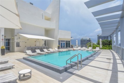 Condo in Miami, Florida, 2 bedrooms  № 1932474 - photo 13