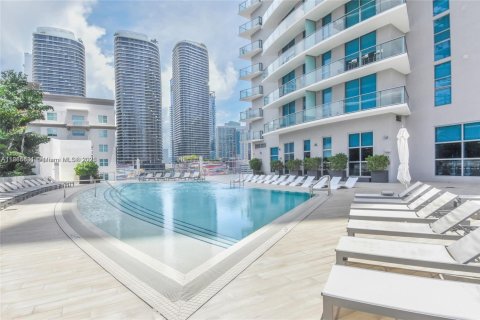 Condo in Miami, Florida, 2 bedrooms  № 1932474 - photo 15