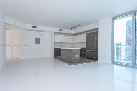 Condo in Miami, Florida, 2 bedrooms  № 1932474 - photo 2