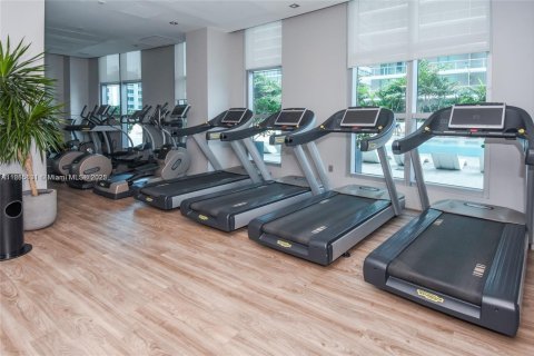 Condo in Miami, Florida, 2 bedrooms  № 1932474 - photo 17