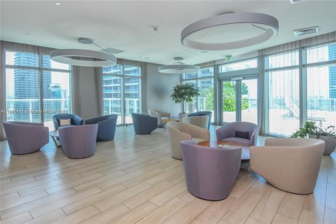 Condo in Miami, Florida, 2 bedrooms  № 1932474 - photo 12