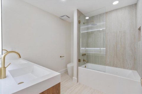 Casa en venta en Lighthouse Point, Florida, 5 dormitorios, 275.92 m2 № 2244830 - foto 23