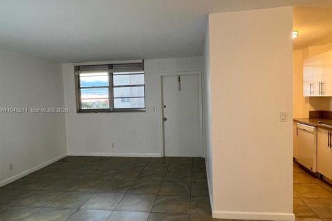 Copropriété à louer à Hollywood, Floride: 1 chambre, 63.92 m2 № 1999539 - photo 8