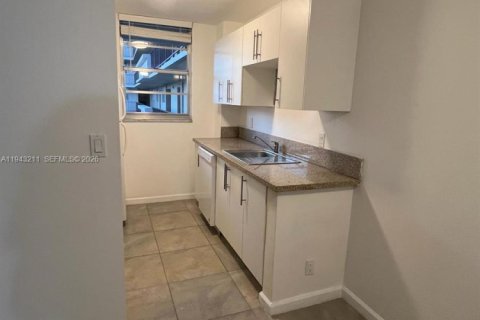 Copropriété à louer à Hollywood, Floride: 1 chambre, 63.92 m2 № 1999539 - photo 20