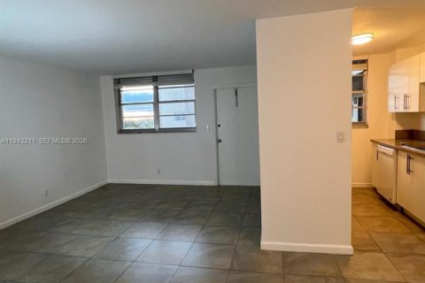 Copropriété à louer à Hollywood, Floride: 1 chambre, 63.92 m2 № 1999539 - photo 14