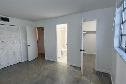 Copropriété à louer à Hollywood, Floride: 1 chambre, 63.92 m2 № 1999539 - photo 7