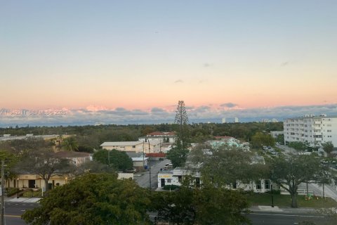 Copropriété à louer à Hollywood, Floride: 1 chambre, 63.92 m2 № 1999539 - photo 18