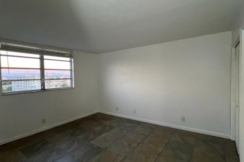 Copropriété à louer à Hollywood, Floride: 1 chambre, 63.92 m2 № 1999539 - photo 12