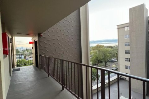 Copropriété à louer à Hollywood, Floride: 1 chambre, 63.92 m2 № 1999539 - photo 5