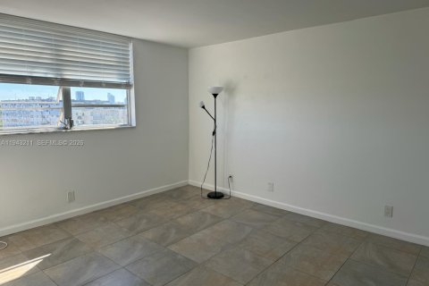 Copropriété à louer à Hollywood, Floride: 1 chambre, 63.92 m2 № 1999539 - photo 25