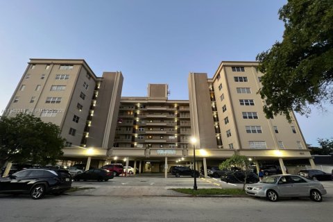 Copropriété à louer à Hollywood, Floride: 1 chambre, 63.92 m2 № 1999539 - photo 2