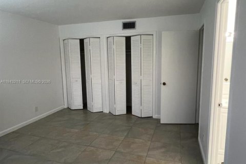 Copropriété à louer à Hollywood, Floride: 1 chambre, 63.92 m2 № 1999539 - photo 6