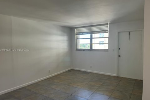 Copropriété à louer à Hollywood, Floride: 1 chambre, 63.92 m2 № 1999539 - photo 11