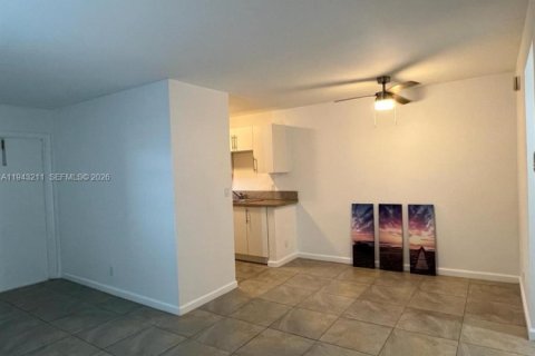Copropriété à louer à Hollywood, Floride: 1 chambre, 63.92 m2 № 1999539 - photo 13