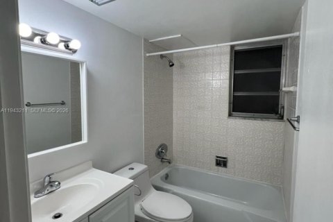 Copropriété à louer à Hollywood, Floride: 1 chambre, 63.92 m2 № 1999539 - photo 17