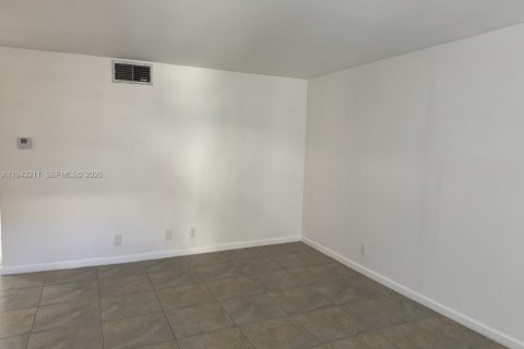 Copropriété à louer à Hollywood, Floride: 1 chambre, 63.92 m2 № 1999539 - photo 10