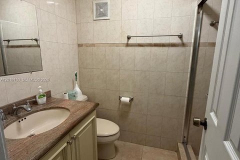 Townhouse in Hialeah, Florida 2 bedrooms, 95.88 sq.m. № 2088348 - photo 9