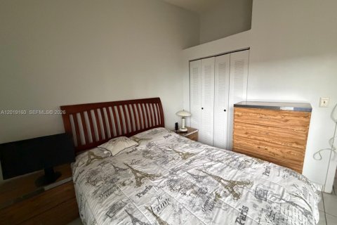 Townhouse in Hialeah, Florida 2 bedrooms, 95.88 sq.m. № 2088348 - photo 10