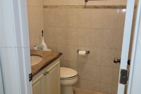 Townhouse in Hialeah, Florida 2 bedrooms, 95.88 sq.m. № 2088348 - photo 5
