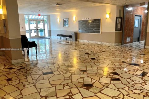 Condominio en venta en North Miami, Florida, 1 dormitorio, 79.43 m2 № 1859661 - foto 18