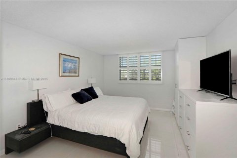 Condo in Key Biscayne, Florida, 1 bedroom  № 1961504 - photo 12
