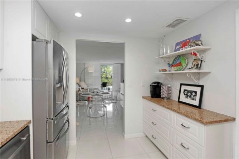 Condo in Key Biscayne, Florida, 1 bedroom  № 1961504 - photo 8