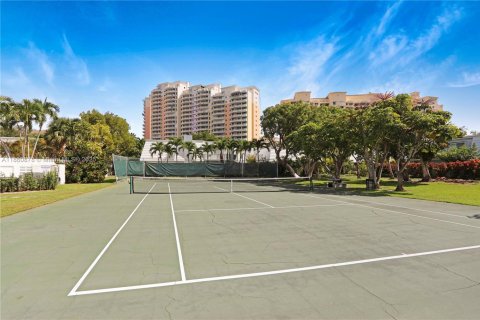 Condo in Key Biscayne, Florida, 1 bedroom  № 1961504 - photo 21