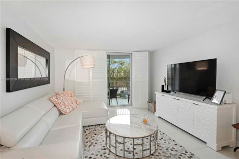 Condo in Key Biscayne, Florida, 1 bedroom  № 1961504 - photo 3