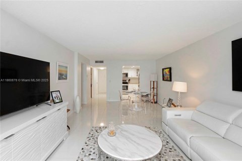 Condo in Key Biscayne, Florida, 1 bedroom  № 1961504 - photo 4