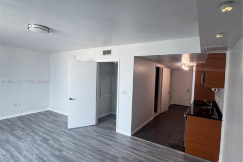 Condo in Miami, Florida  № 2192973 - photo 3