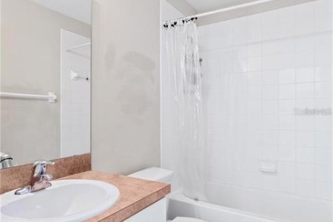House in Davenport, Florida 5 bedrooms, 227.7 sq.m. № 2391228 - photo 8