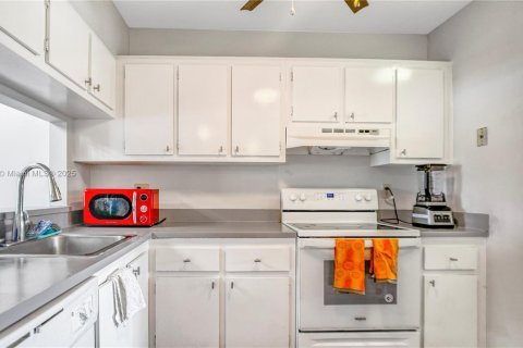 Villa ou maison à vendre à Lauderhill, Floride: 2 chambres, 117.06 m2 № 2082215 - photo 7