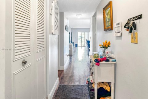 Villa ou maison à vendre à Lauderhill, Floride: 2 chambres, 117.06 m2 № 2082215 - photo 6