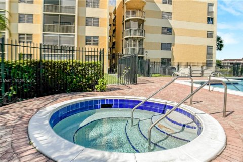Villa ou maison à vendre à Lauderhill, Floride: 2 chambres, 117.06 m2 № 2082215 - photo 29