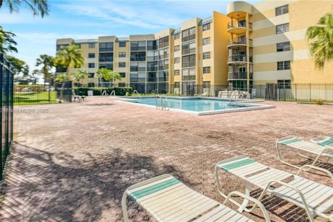 Villa ou maison à vendre à Lauderhill, Floride: 2 chambres, 117.06 m2 № 2082215 - photo 28