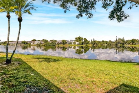 Villa ou maison à vendre à Lauderhill, Floride: 2 chambres, 117.06 m2 № 2082215 - photo 5