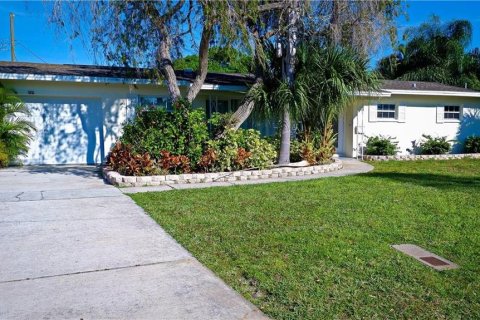 House in Saint Petersburg, Florida 2 bedrooms, 112.6 sq.m. № 1580698 - photo 13