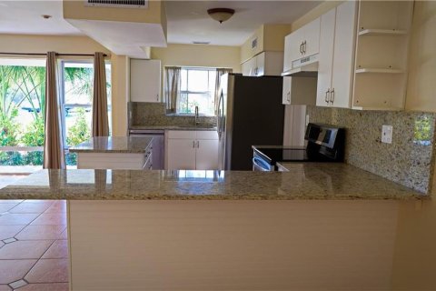 House in Saint Petersburg, Florida 2 bedrooms, 112.6 sq.m. № 1580698 - photo 11