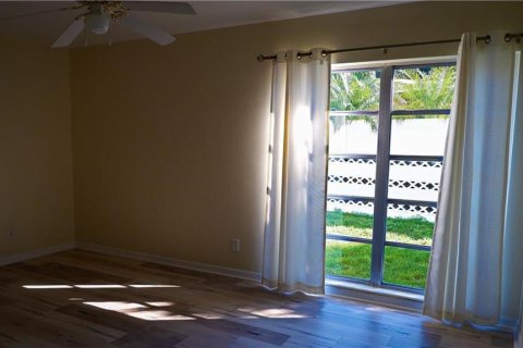 House in Saint Petersburg, Florida 2 bedrooms, 112.6 sq.m. № 1580698 - photo 4