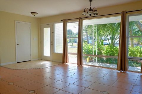 House in Saint Petersburg, Florida 2 bedrooms, 112.6 sq.m. № 1580698 - photo 6