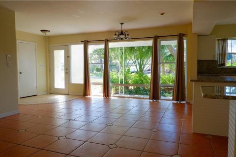 House in Saint Petersburg, Florida 2 bedrooms, 112.6 sq.m. № 1580698 - photo 7